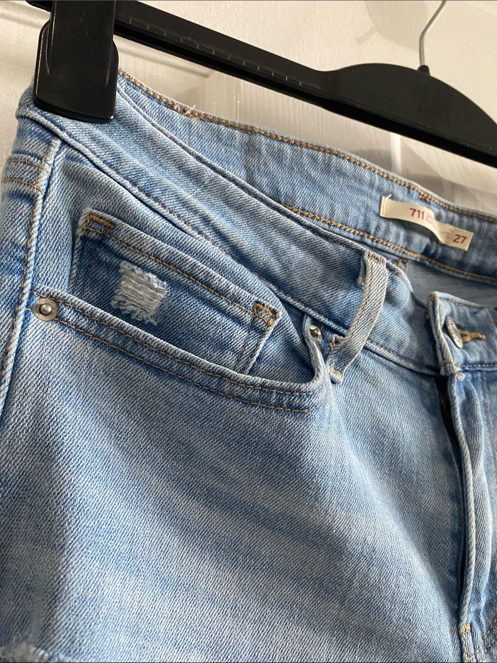 Levi’s 711 Skinny Jeans W27 L30 Distressed Light Wash Denim | kmcloset26 - Picture 7 of 12
